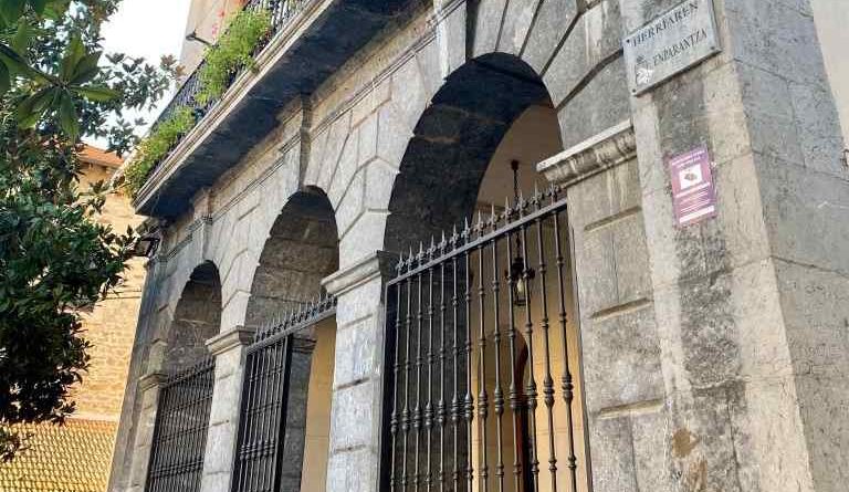 El Ayuntamiento de Ugao-Miraballes  emite un comunicado en apoyo de Angela C., atropellada en Bolueta