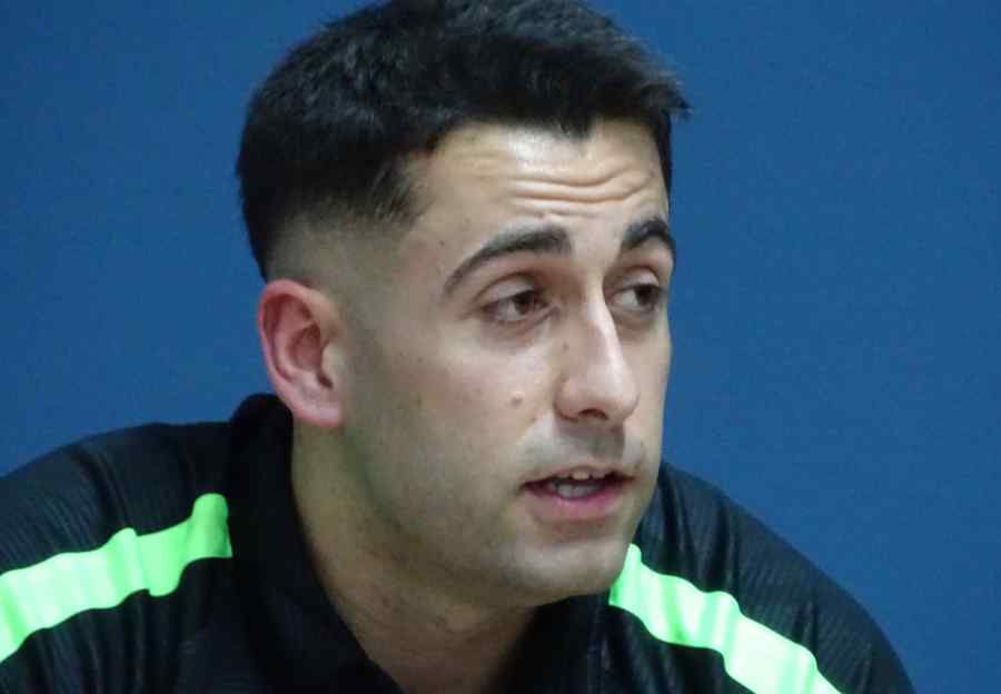 Mikel rodriguez, entrenador de la selección de Basauri cadete de fútbol