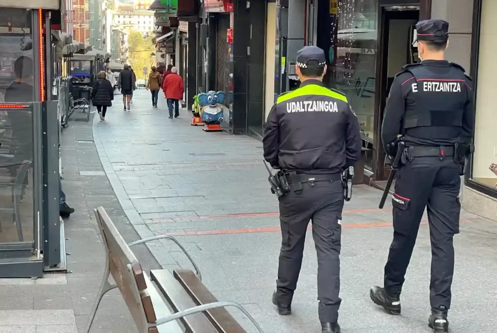 Policia Local de Basauri y Ertzaintza