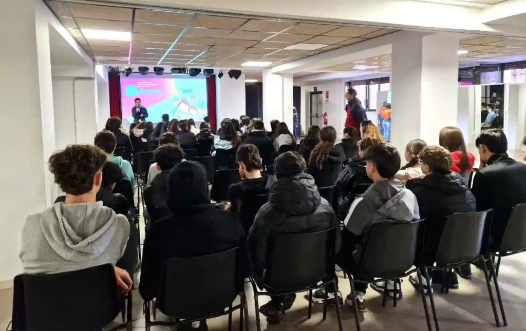 Charlas mujer y ciencia organizadas por Ayuntamiento de Etxebarri y Arcelo Mittal