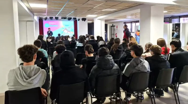 Charlas mujer y ciencia organizadas por Ayuntamiento de Etxebarri y Arcelo Mittal