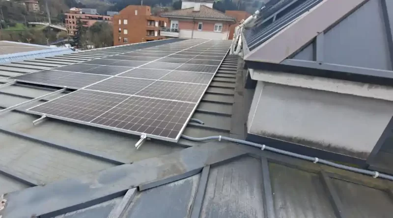 Arrigorriaga placas fotovoltaicas en la cubierta del colegio