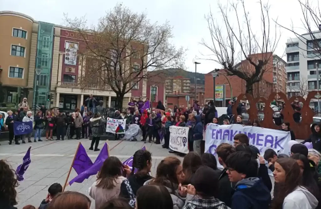 8M Basauri concentración