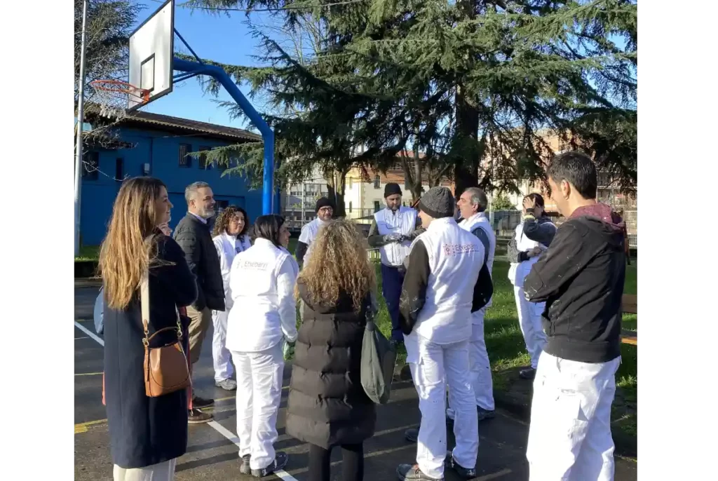 Iker López, alcalde de Etxebarri y Centro Ikhazi, encuentro con n los peones y peonas