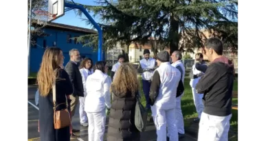 Iker López, alcalde de Etxebarri y Centro Ikhazi, encuentro con n los peones y peonas