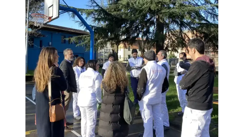 Iker López, alcalde de Etxebarri y Centro Ikhazi, encuentro con n los peones y peonas