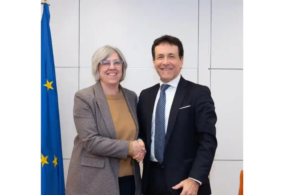 El alcalde de Basauri, Asier Iragorri, y Leyre Iglesias, directora de SEPES