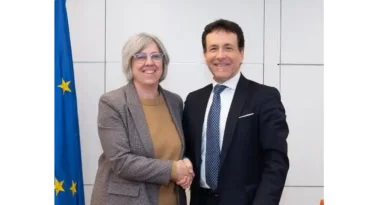 El alcalde de Basauri, Asier Iragorri, y Leyre Iglesias, directora de SEPES