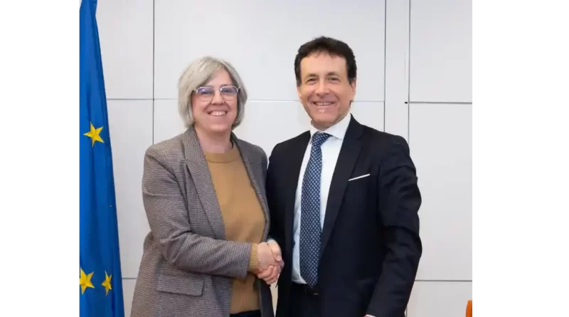 El alcalde de Basauri, Asier Iragorri, y Leyre Iglesias, directora de SEPES