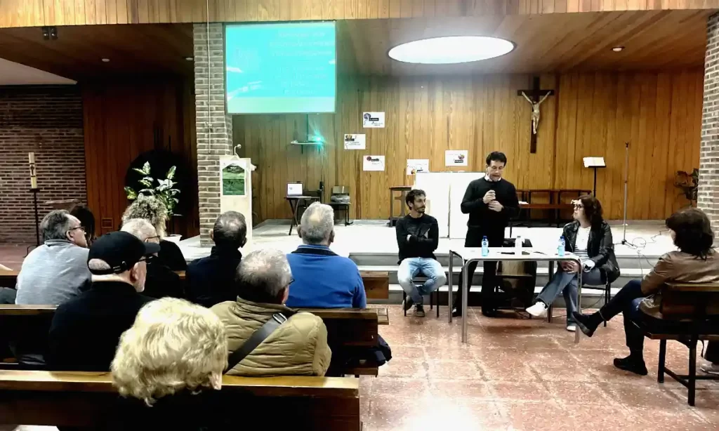 Reunión del alcalde, Asier Iragorri, con los vecinos y vecinas de el Kalero en Basauri