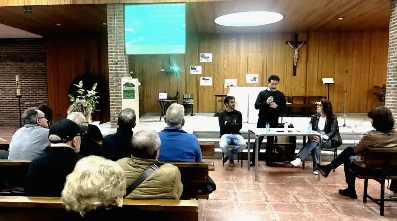 Reunión del alcalde, Asier Iragorri, con los vecinos y vecinas de el Kalero en Basauri