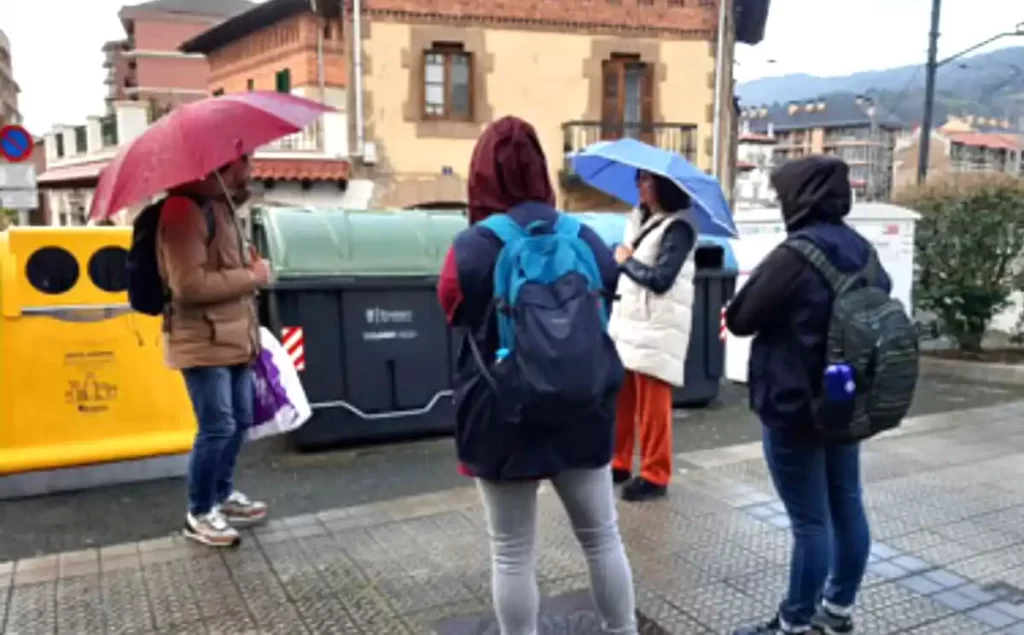 Educadoras ambientales en Ugao-Miraballes
