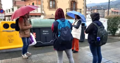 Educadoras ambientales en Ugao-Miraballes