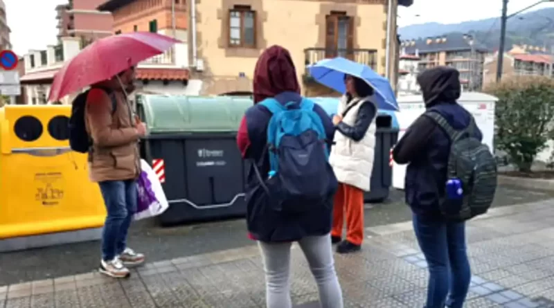 Educadoras ambientales en Ugao-Miraballes
