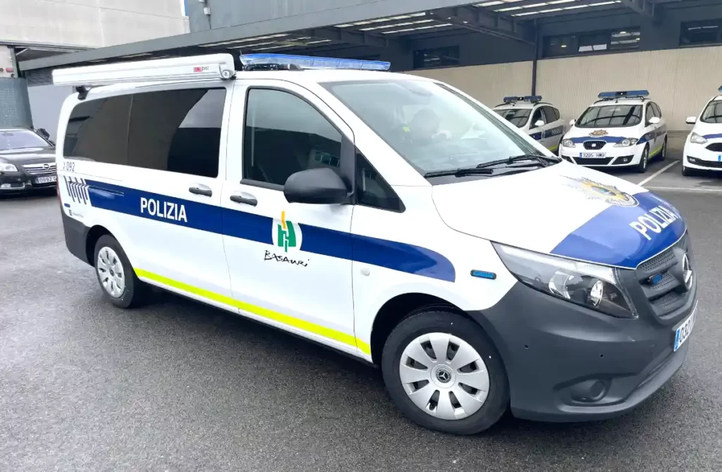 Vehículo de la oficina móvil de la Policía Municipal de Basauri