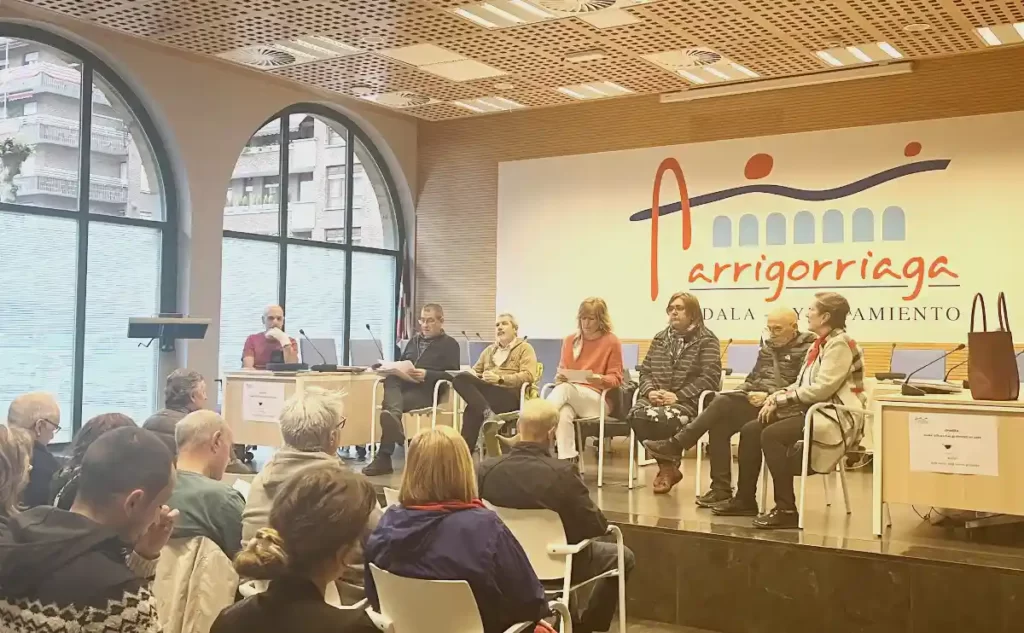 Reunión del Ayuntamiento de Arrigorriaga con vecinos y vecinas del barrio de Salud e Higiene