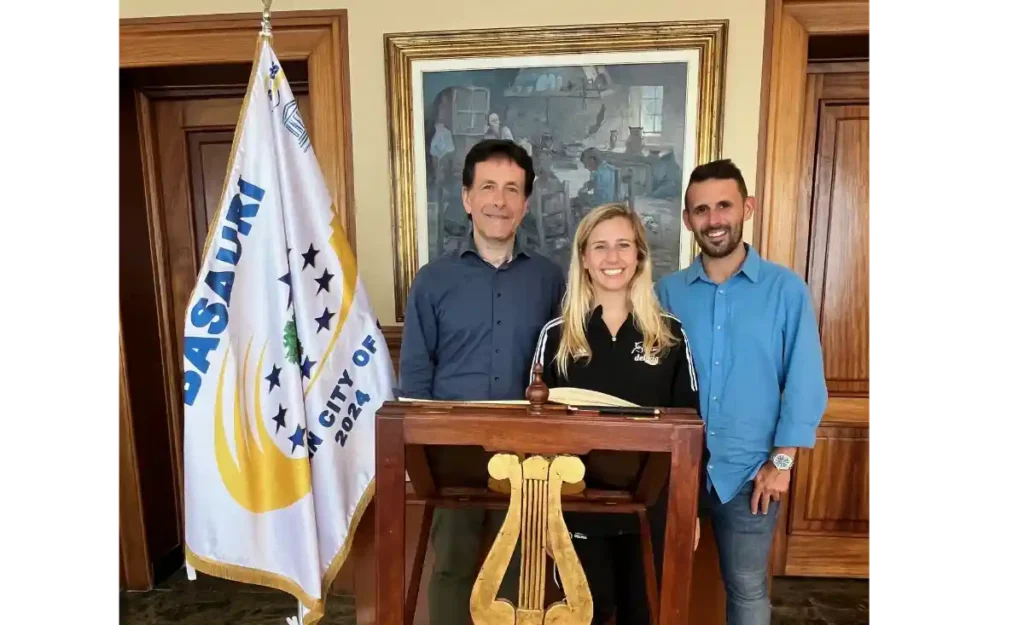 Desireé Vila con Sier Iragorri y Jon Zugazagotia en el Ayuntamiento de Basauri