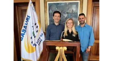 Desireé Vila con Sier Iragorri y Jon Zugazagotia en el Ayuntamiento de Basauri