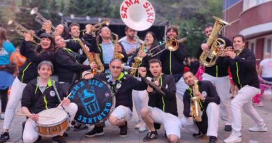 fiestas de San Bartolomé e ugao Miraballes con Fanfnarre Sama Siku