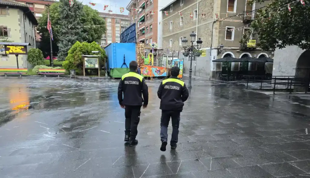 REfuerzo de la Policía Local de Ugao-Miraballes durante las noches de las fiestas