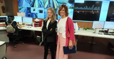 Maite Ibarra, alcaldesa de Arrigorriaga, con Renfe