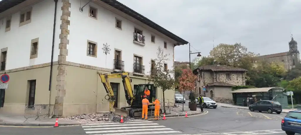 Obras paso de cebra Juan Bautista Uriarte y Bizkai kalea