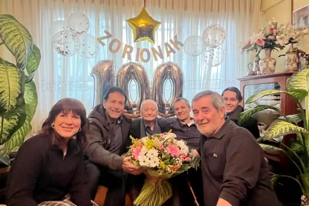 Manuel Saldamando 100 años