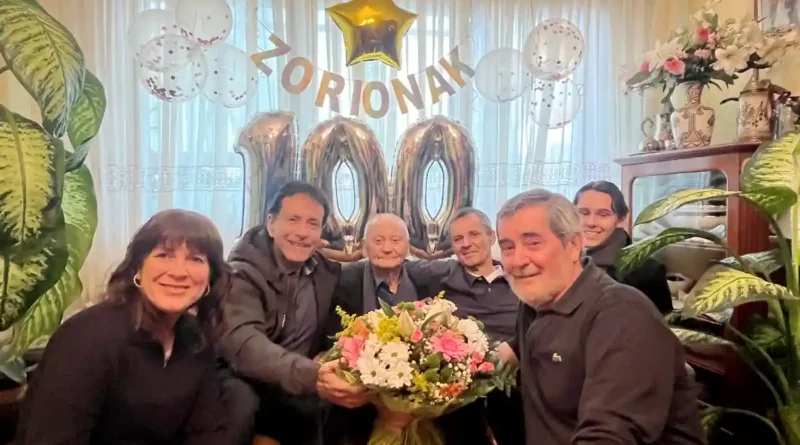 Manuel Saldamando 100 años