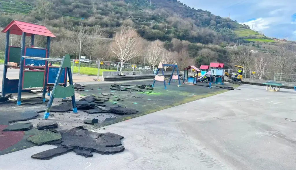 Arrigorriaga parque infantil Ollargan obras