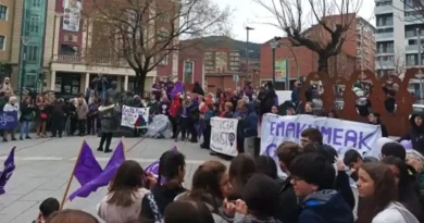 Concentración 8M Basauri