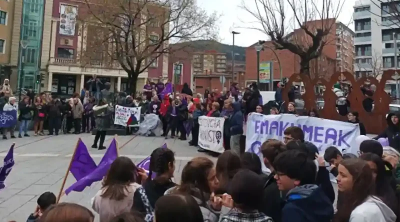 Concentración 8M Basauri