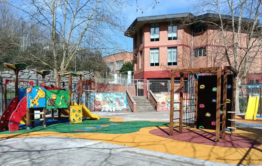 Nueva zona de juegos infantiles colegio Kareaga Goikoa Basauri