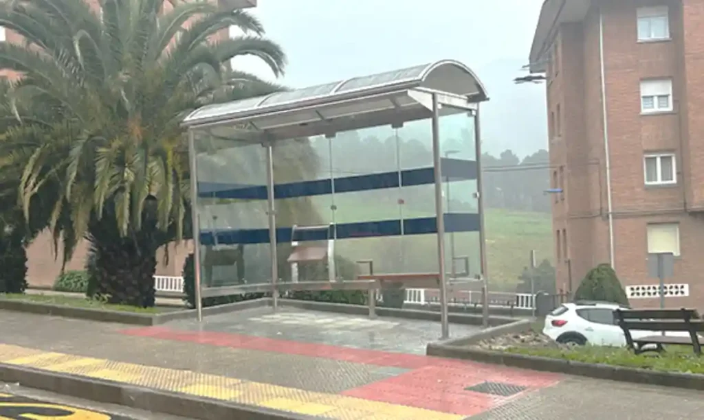 marquesina EtxebarriBus calle Galicia