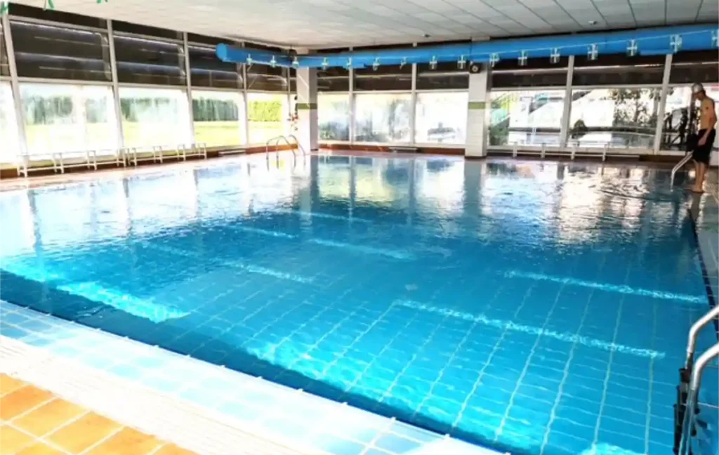 Arrigorriaga piscina pequeña polideportivo