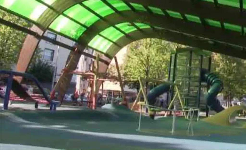 Basauri reparación suelo parque infantil Bizkotzalde