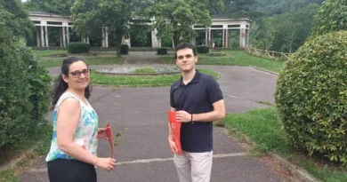 Víctor Trimiño y Nerea Teruelo en el parque Máximo Moreno de Galdakao