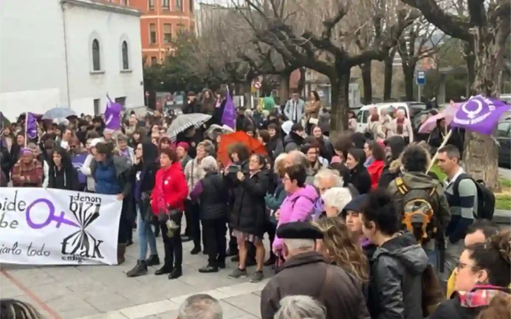 Plaza 25 noviembre Basauri 8M