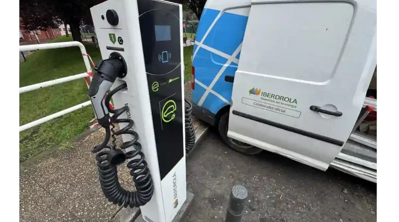 Ugao cargador eléctrico