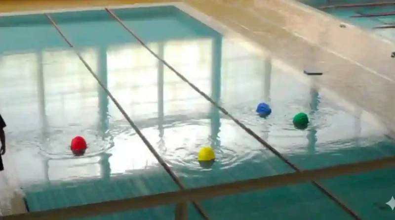 Piscina pequeña polideportivo de Urreta