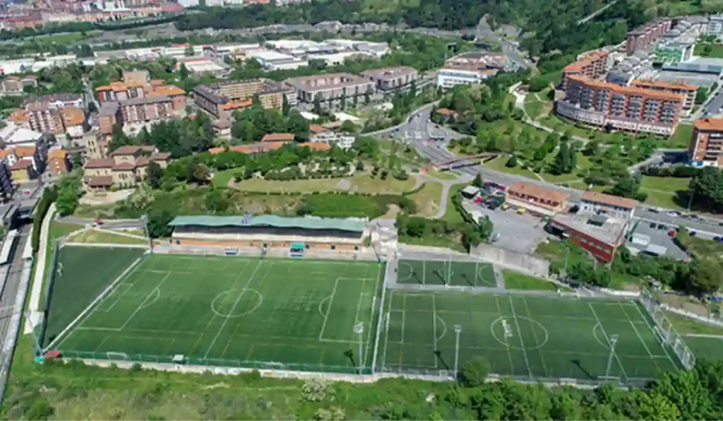 Etxebarri campo de fútbol agua caliente