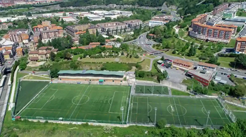 Etxebarri campo de fútbol agua caliente