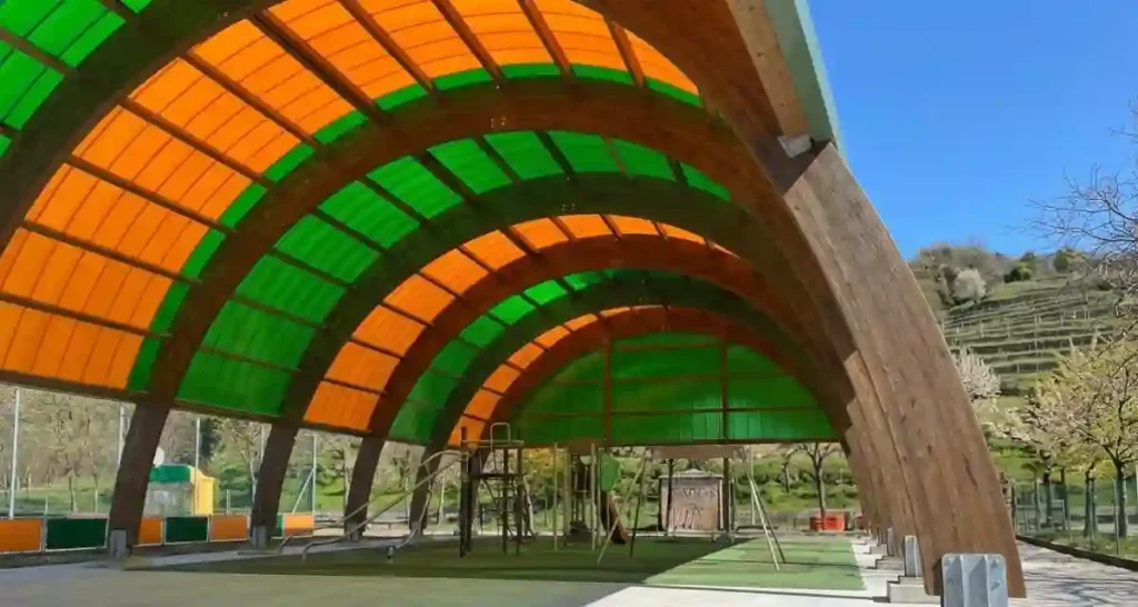 zona de juegos infantiles cubierta Basozelai