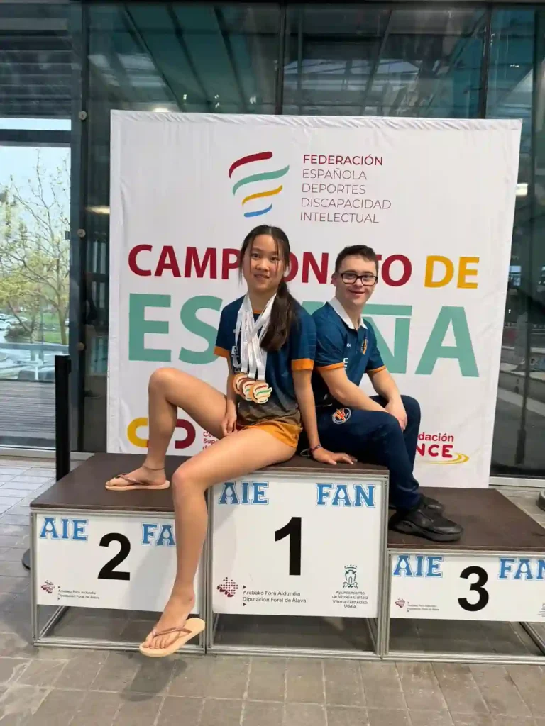 Con su compañero de club Enetz, tambien de Galdakao